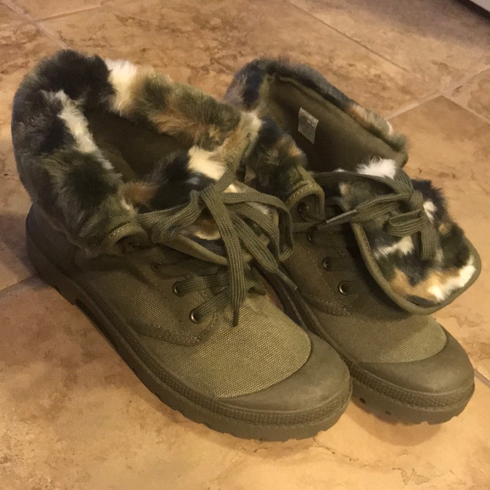 Brand New Rocket Dog Camo fur-lined sneakers